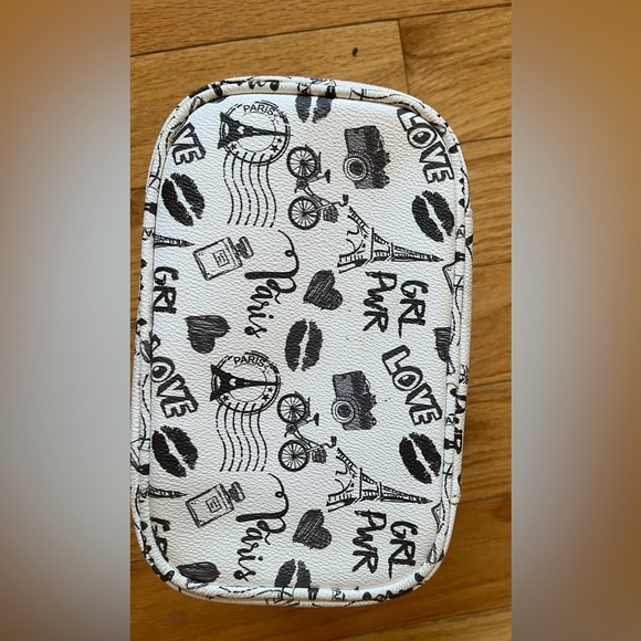 Paris MakeUp Bag - Picture 2 of 9